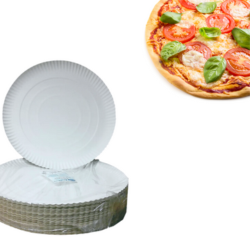 Piatti di carta impilati, per pizza, ed una pizza all'angolo